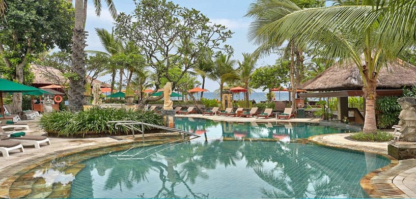 Legian beach hotel Pool